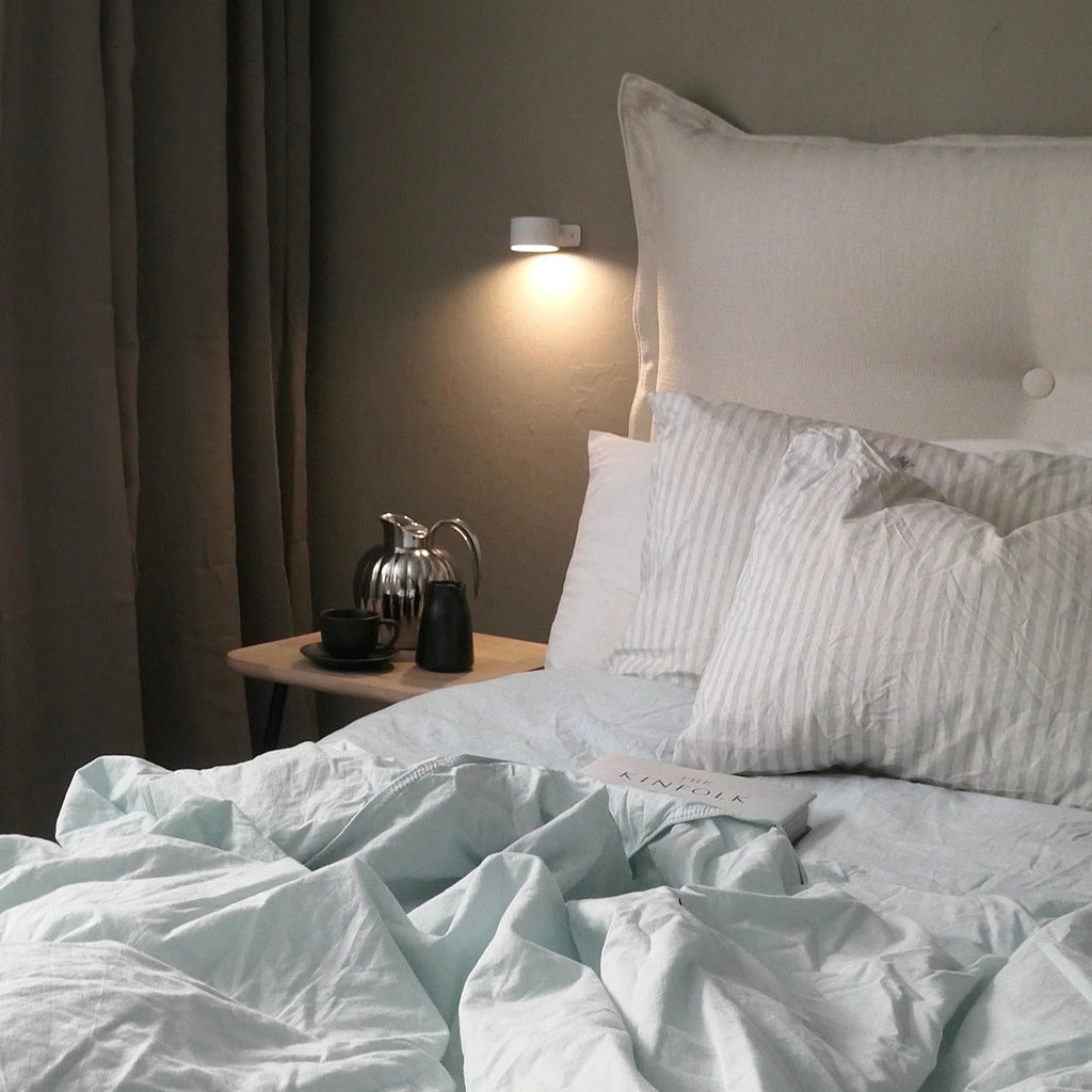 Aero Easy-Stick Wireless Wall Light